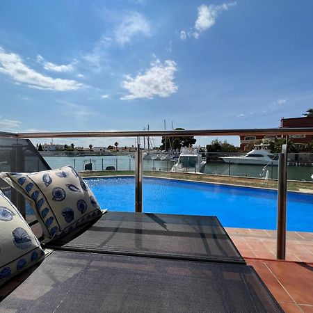 Blau Apartamento Frente A Los Canales Y Las Puestas De Sol De Roses Buitenkant foto
