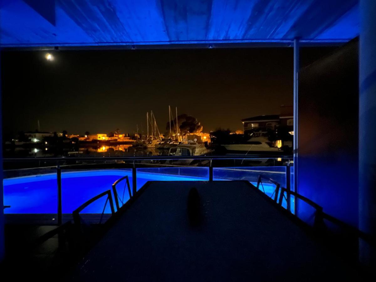 Blau Apartamento Frente A Los Canales Y Las Puestas De Sol De Roses Buitenkant foto
