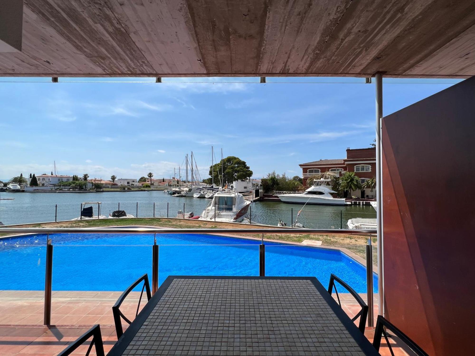 Blau Apartamento Frente A Los Canales Y Las Puestas De Sol De Roses Buitenkant foto